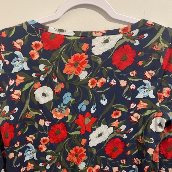 Loft Outlet Women’s Floral Shirt - Picture 5 of 5